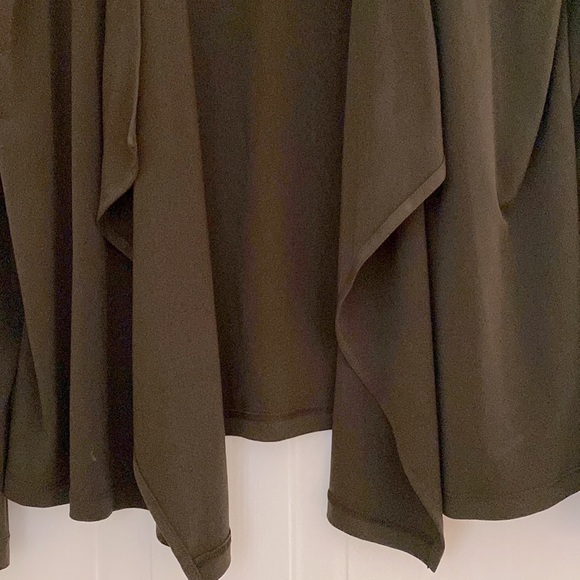 Jones NewYork Collection army green stretch coverup jacket. Flowy front.  💚 - Picture 5 of 7